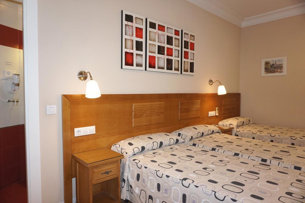 Santillan II Hotel Madrid Værelse billede